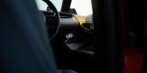 Il achète une nouvelle Toyota GR Corolla puis découvre un traceur GPS caché