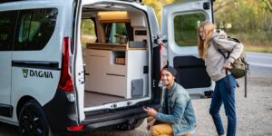 Le rêve accessible : le camper Dacia qui rend fous les voyageurs à petit budget