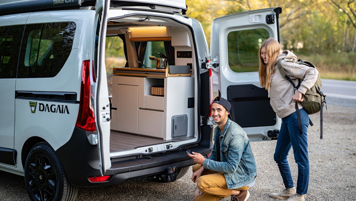 Le rêve accessible : le camper Dacia qui rend fous les voyageurs à petit budget