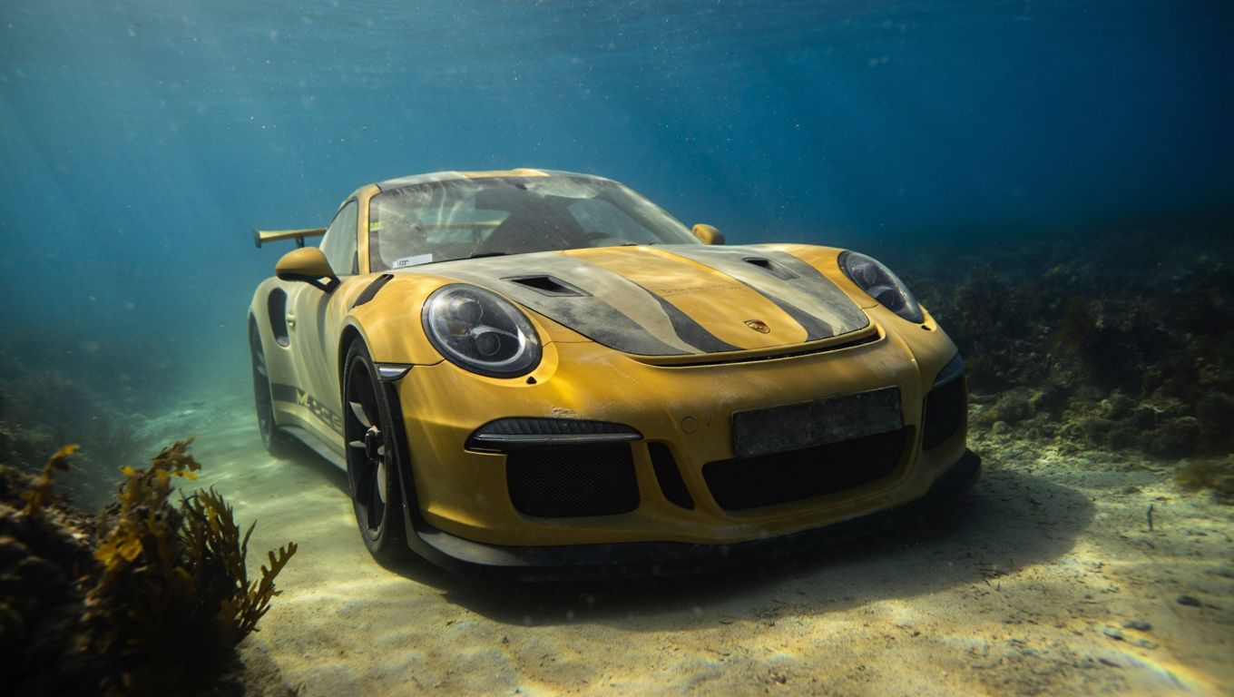 Sous lʼeau : une toute nouvelle Porsche 911 GT3 RS