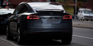 Tesla Model X: la grande berline électrique perd encore du terrain face à la concurrence allemande