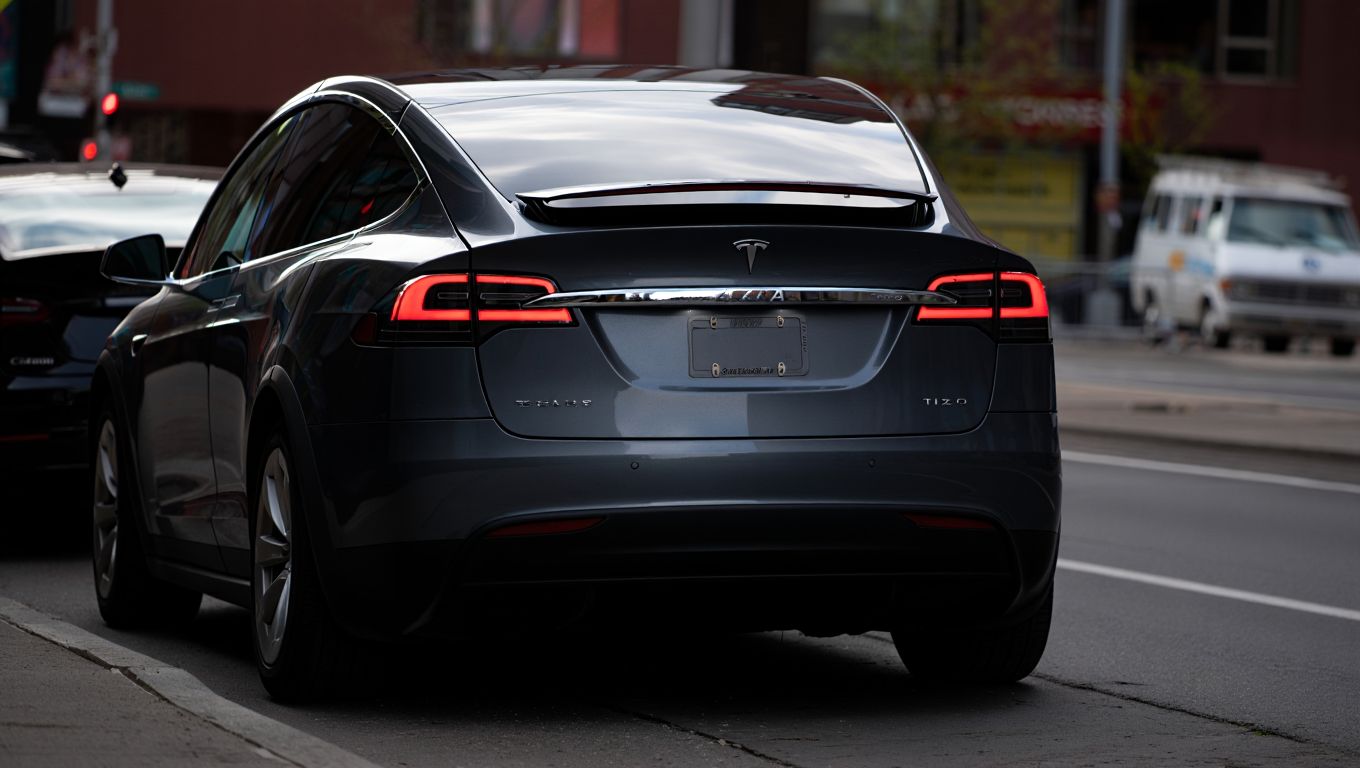 Tesla Model X: la grande berline électrique perd encore du terrain face à la concurrence allemande