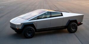 Tesla pensait vendre le Cybertruck 100 000 $ à lʼinfini : il se négocie déjà bien moins cher
