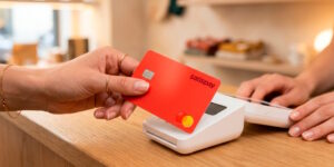 Satispay s&rsquo;agrandit : les cartes de débit Mastercard et l&rsquo;achat d&rsquo;actions et d&rsquo;ETF arrivent