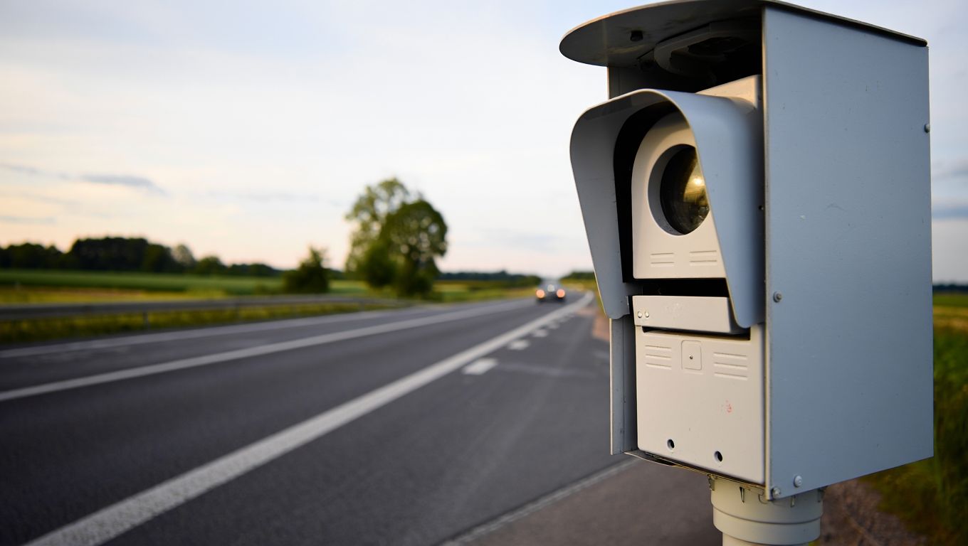 Un nouveau radar tourelle vient dʼêtre installé sur la RN10 près dʼAngoulême en Charente