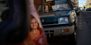 À 74 ans Denise a parcouru 600 000 km avec la même Renault 5 achetée neuve en 1984