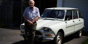 À 81 ans Michel a gardé la Citroën Ami 6 que son père lui avait offerte pour ses 20 ans