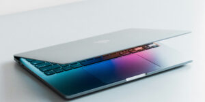Pourquoi le MacBook Neo pourrait remplacer votre PC portable au bureau ?