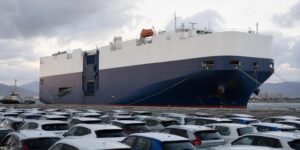 Ce cargo transporte 7 000 voitures neuves et personne ne sait à qui appartient la cargaison