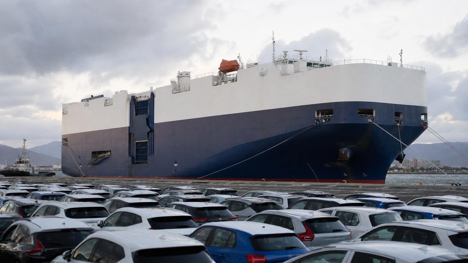 Ce cargo transporte 7 000 voitures neuves et personne ne sait à qui appartient la cargaison