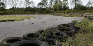 Ce circuit automobile abandonné en Charente accueillait des courses dans les années 50