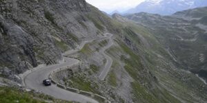 Cette route des Alpes est plus spectaculaire que le col du Galibier et presque personne ne la connaît