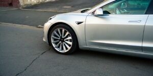 Cette Tesla Model 3 a dépassé les 700 000 kilomètres avec sa batterie dʼorigine