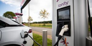 Ionity double son réseau de bornes en France et promet 400 km de recharge en dix minutes