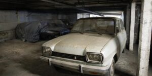 Sous Paris ce parking oublié abrite encore des voitures immatriculées dans les années 70