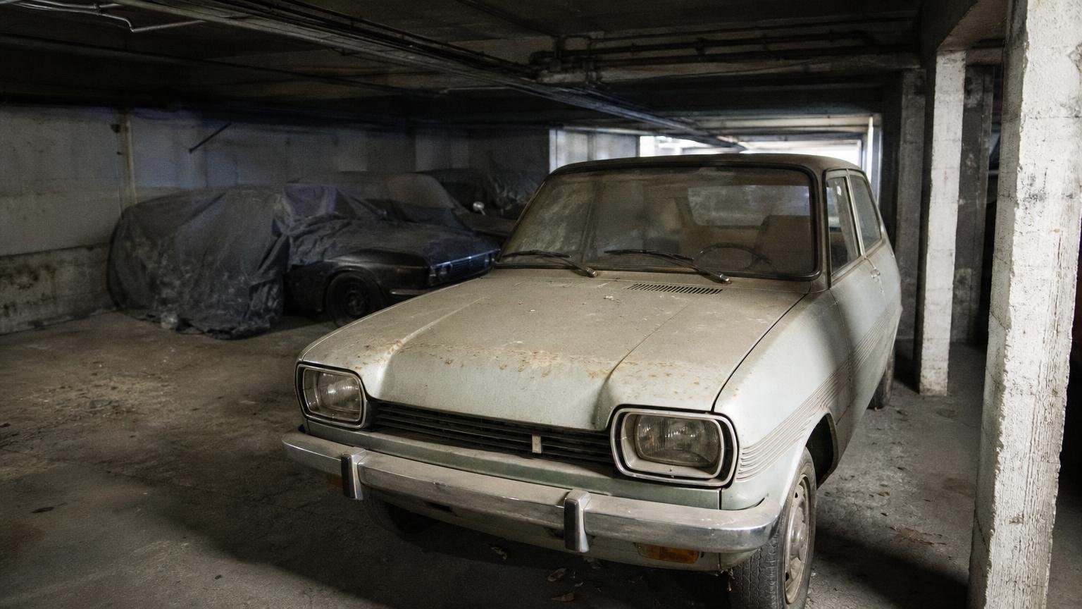 Sous Paris ce parking oublié abrite encore des voitures immatriculées dans les années 70