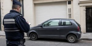 Stationner devant son propre garage est passible dʼune amende de 35 euros en France