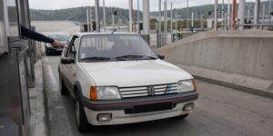 Une voiture immatriculée en 1988 franchit un péage de lʼA10 et déclenche une alerte